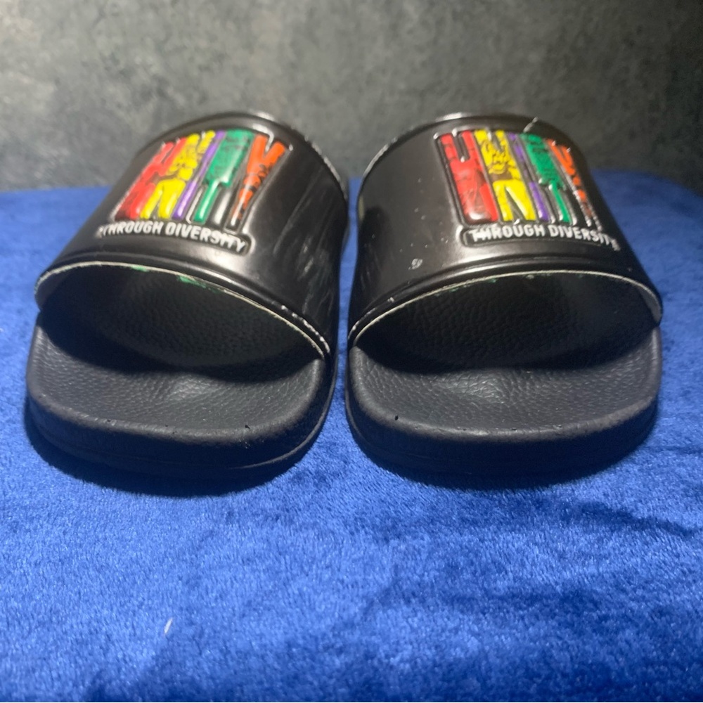Cross Colors Slides - Picture 5 of 12